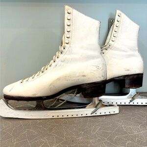 Vintage Hyde Women’s Figure Ice Skates